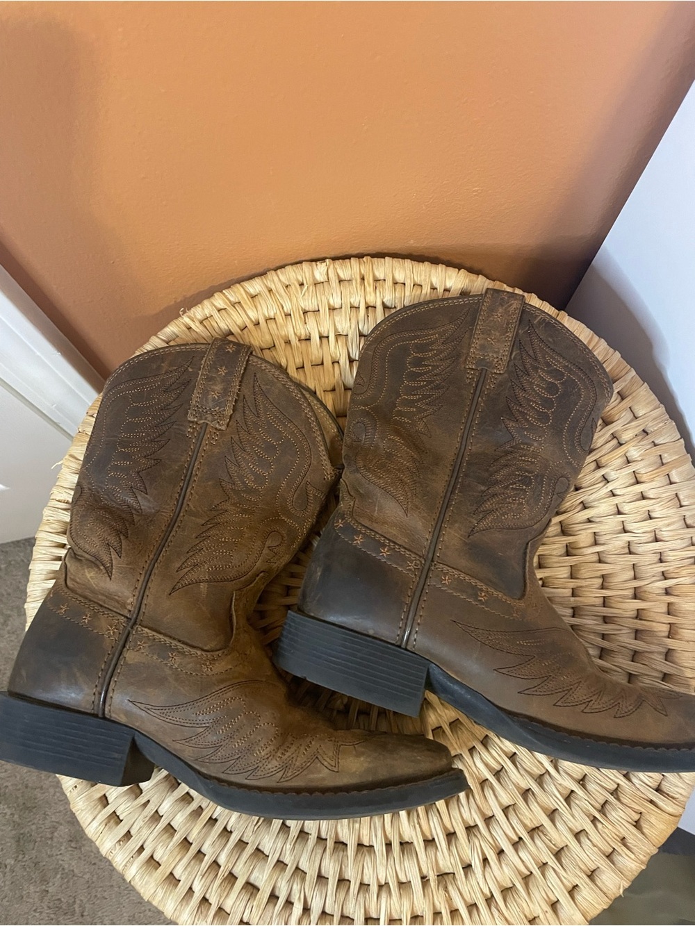 Ariat Boy’s Honor Western Boots Square Toe in Dark Brown Size 1 Barely Worn - Picture 8 of 11